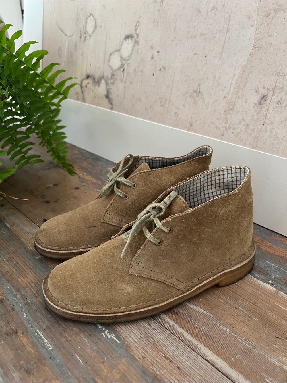 CLARKS Original Desert Boot in Tan Sand Suede, Size 6.5